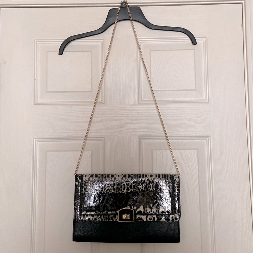 Purse with removable chain strap